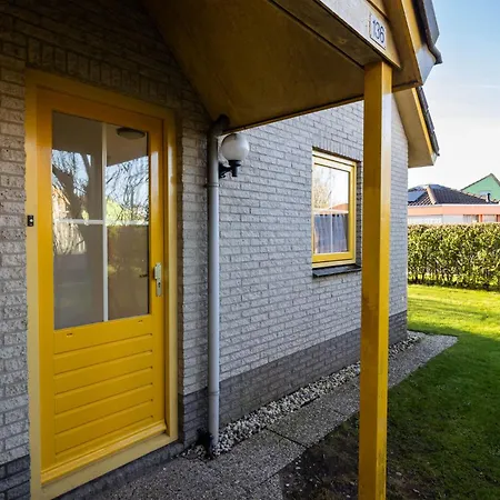 Holiday home Tulip *